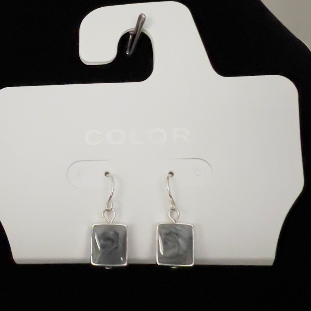 NWT Multi-Strand Silver tone & Gray Dainty Cubes Necklace with Matching Earrings - Picture 4 of 11